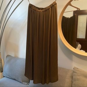 Uniqlo Pleated Chiffon skirt small olive green